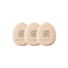 Jung Saem Mool Skinny Tap Puff targets the eye area for precise, nuanced concealing.