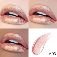 Kaely muestra labial metalico Champagne: efecto perlado luminoso.