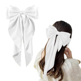 Kefley gran lazo seda blanco, pinza frontal para un acabado elegante.