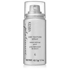Kenra Platinum Dry Texture Spray, empaque compacto para retoques diarios.