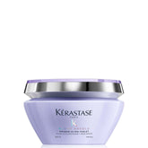 KÉRASTASE Blond Absolu Mascarilla Violeta en envase, neutraliza tonos amarillos para rubios fríos.