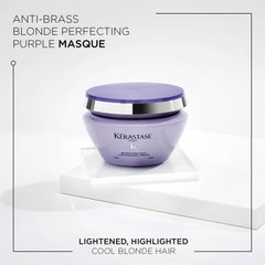 Textura cremosa de Blond Absolu Mascarilla Violeta para suavidad y brillo.