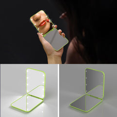 Kintion Pocket Mirror displays 1x and 3x magnification for full-face and close-up grooming.