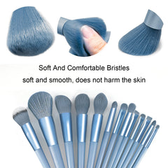 Koccido foundation brush delivers smooth, even coverage for natural-looking skin.
