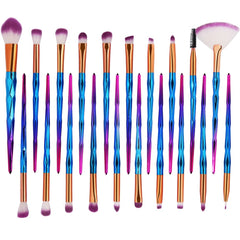 Soft nylon bristles close-up showing smooth powder pickup by KOLIGHT.