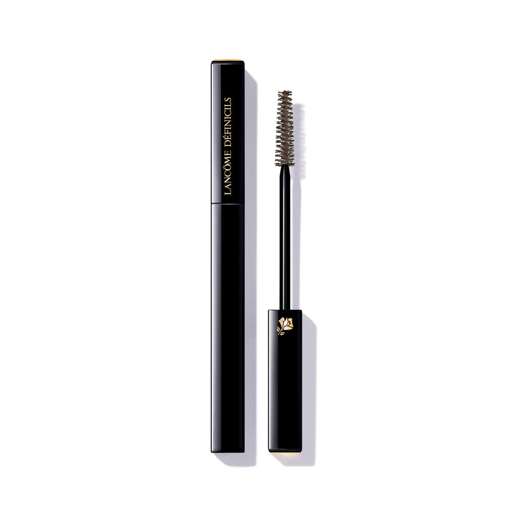 Lancôme Définicils wand close-up for precise, defined lashes.