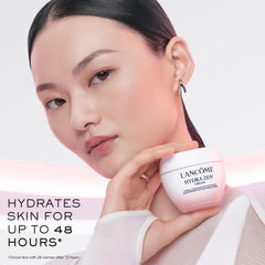 Lancome Hydra Zen texture close-up reveals light, silky cream.