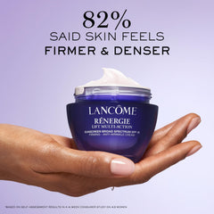 Aplicación de Lancôme Rénergie Lift en rostro y cuello con movimiento suave.
