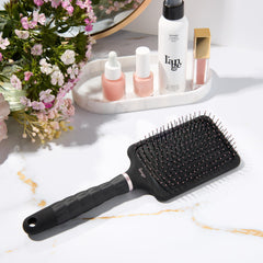 L'ANGE HAIR paddle brush non-slip handle for comfortable brushing.