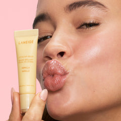 Textura suave y brillo en labios con LANEIGE para un acabado natural.