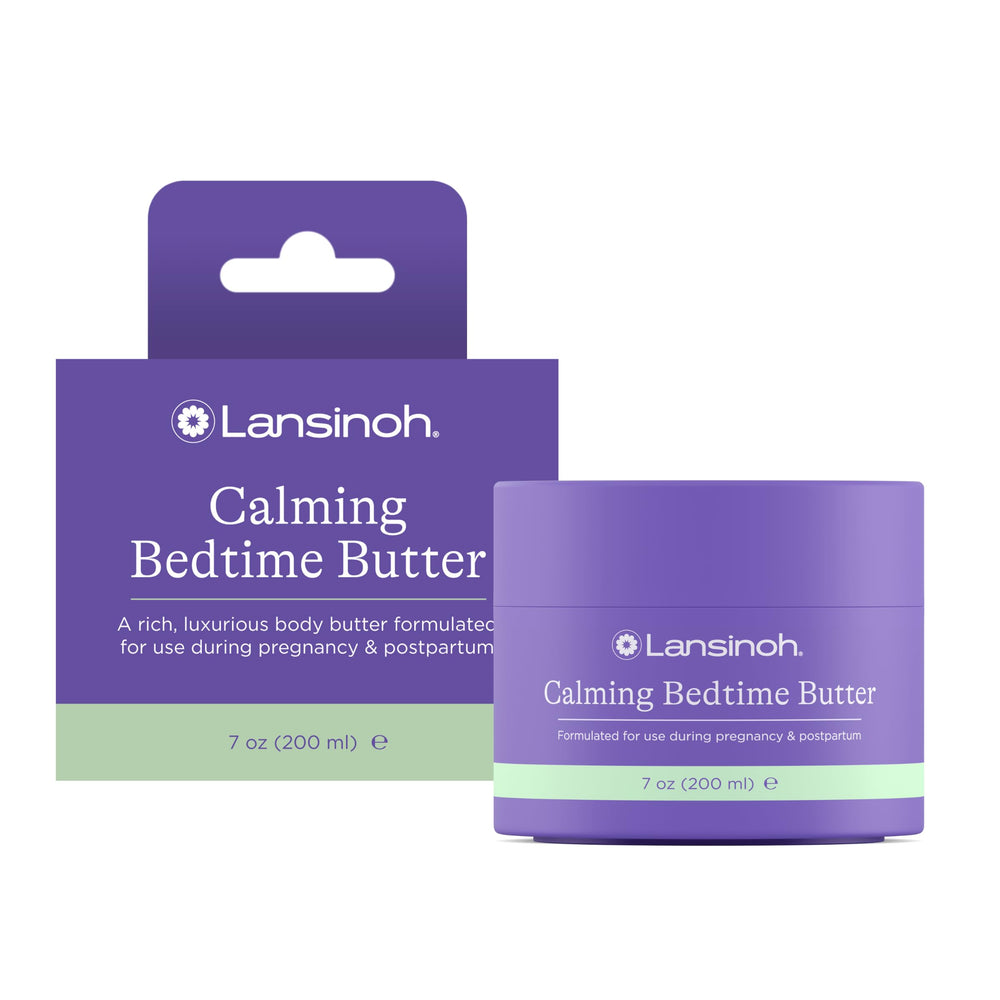 Lansinoh Magnesium Bedtime Butter envase en mano, crema suave para piel sensible