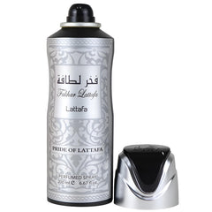 Lattafa Fakhar Men orris heart-note close-up highlights refined, powdery elegance for daily confidence.