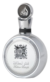 Lattafa Fakhar Platin bottle front showing citrus-spicy aroma for daily confidence.