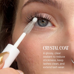 Aplicador de cepillo Lilac St Lash Crystal Coat para un trazo preciso.