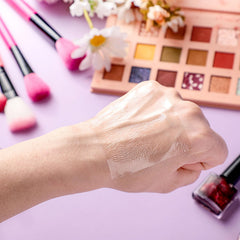 Linyuthia clear palette helps observe color blends precisely.