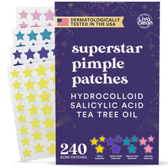 Parche estrella de LivaClean en la frente para controlar imperfecciones.