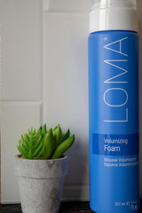 LOMA Volumizing Foam pump demonstrates easy application and even distribution.