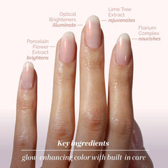 LONDONTOWN Bubble Illuminating Nail Concealer con acabado milky que realza la coloración natural.