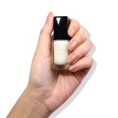 LONDONTOWN Cuticle Saver Set packaging highlights sustainable, minimalist design.