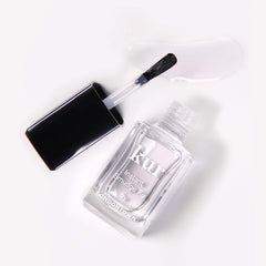 LONDONTOWN Kur Instant Smudge Fix suaviza imperfecciones sin alterar el color.