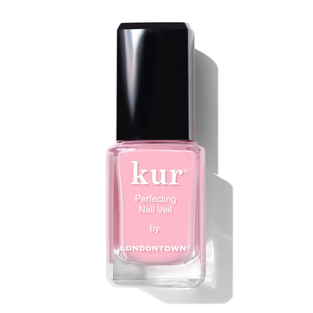 LONDONTOWN Perfecting Nail Veil en botella rosada para un look suave y natural.
