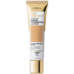 L'Oreal Paris Age Perfect Radiant Serum Foundation SPF50, botella en primer plano, hidratación de larga duración.