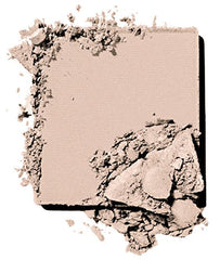 L'Oreal Paris Colour Riche Monos Little Beige Dress easy fingertip application.
