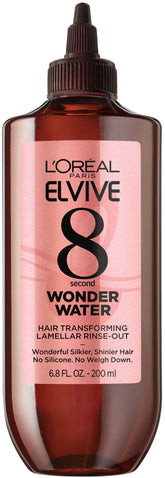 L’Oréal Paris Elvive Agua Lamellar vertido, suavidad instantánea sin peso para el cabello.