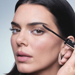 L’Oréal Paris Extensionist Pestañas Definidas: rizo equilibrado para un look abierto.