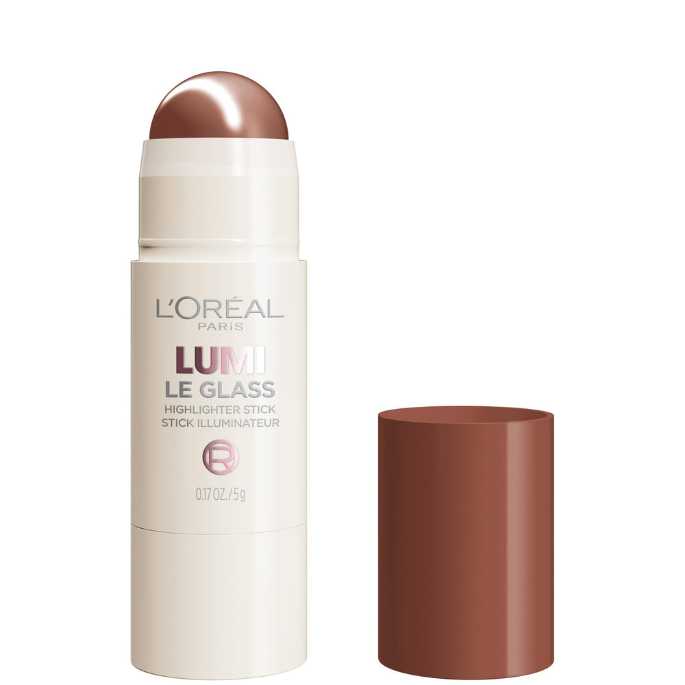 L'Oreal Paris Lumi Le Glass Stick ilumina pómulos con brillo translúcido y acabado vidrioso.