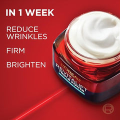L'Oréal Paris Revitalift Triple Power, aplicación de mañana, nutre y prepara la piel
