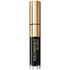L'Oréal Paris Voluminous Noir Balm en aplicación para volumen inmediato.