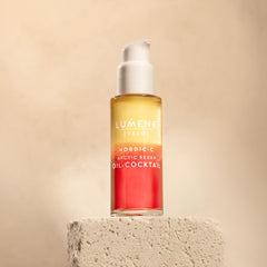 Lumene Nordic-C Valo Arctic Berry Face Oil texture close-up reveals velvety, smooth skin feel.