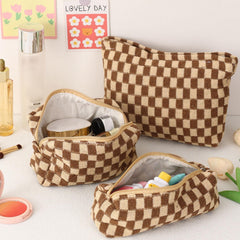 LYDZTION dirt-resistant fabric makeup bag is easy to clean for daily use.