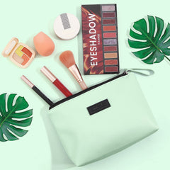 MAANGE green bag showing two inner pockets for tidy organization