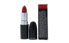 MAC Ruby Woo, aplicación precisa para un delineado rojo intenso