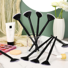 Maitys brush-cap protective cover keeps bristles clean between uses.