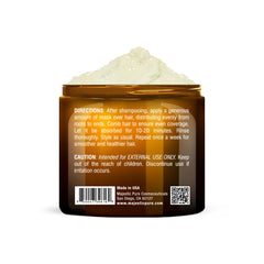 Aplicación suave de Majestic Pure para distribuir la mascarilla en el cabello.