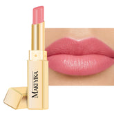 Barra de labios MAKI YIKA nude brillo para hidratación duradera.