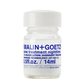 MALIN+GOETZ botella del tratamiento nocturno para acné, enfoque en puntos.