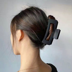 Maorulu clip de pelo rectangular grande negro, estilo clásico para cualquier look.