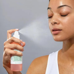 Mario Badescu Fórmula botánica con rosa y aloe para suavizar la piel.