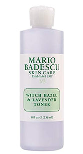Tónico Mario Badescu con hamamelis y lavanda en botella para equilibrio de piel.