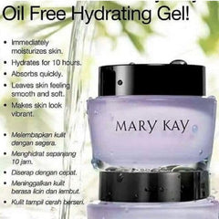 Mary Kay Oil-Free Hydrating Gel application gesture, quick absorption for a smooth start to your routine.