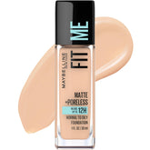 Base Maybelline Fit Me Matte + Poreless, bote y aplicación suave para piel normal a grasa.