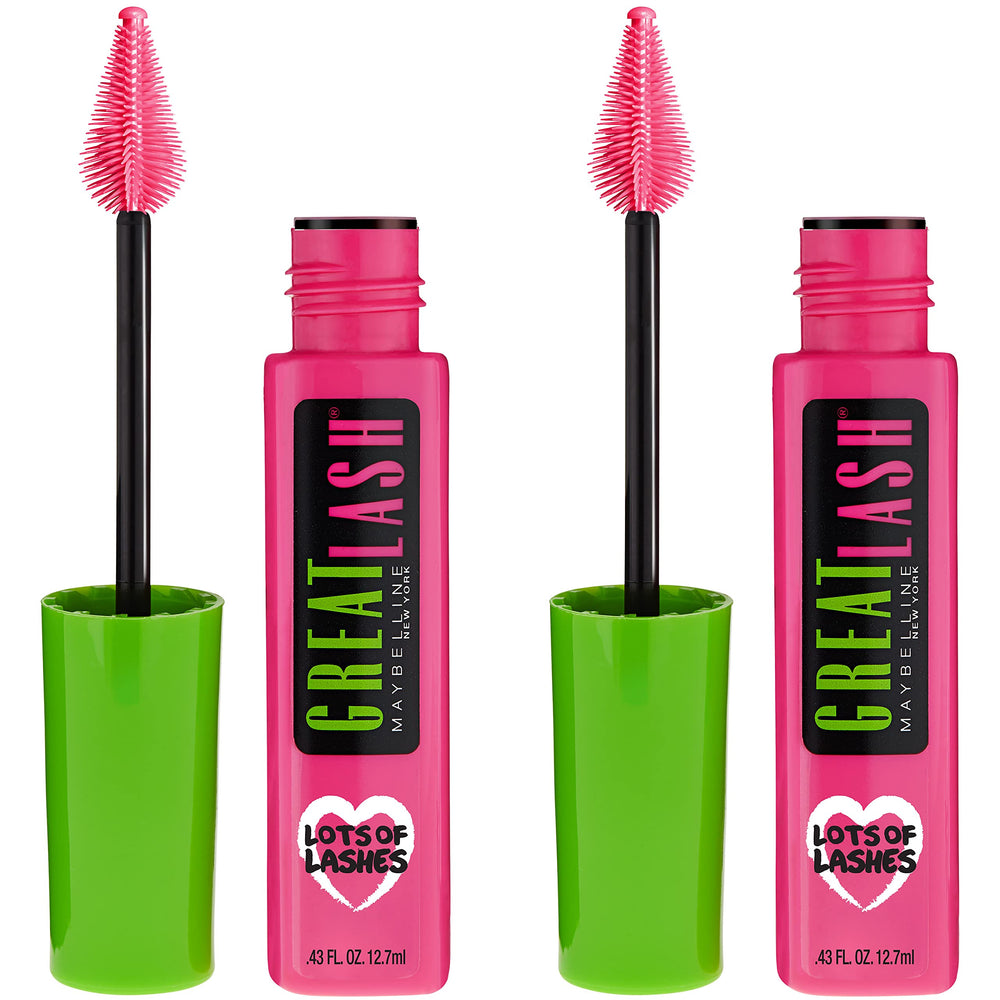 Maybelline Great Lash Mascara muestra pestañas abundantes para un look definido.