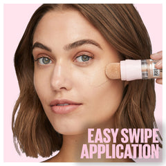 Applied on the face with seamless blend and luminous finish
