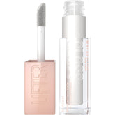 Maybelline Lifter Gloss en tono Perla plateada, botella visible con brillo hidratante para labios.