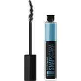 Maybelline Snapscara: brocha deslizante para aplicación suave y definición precisa.