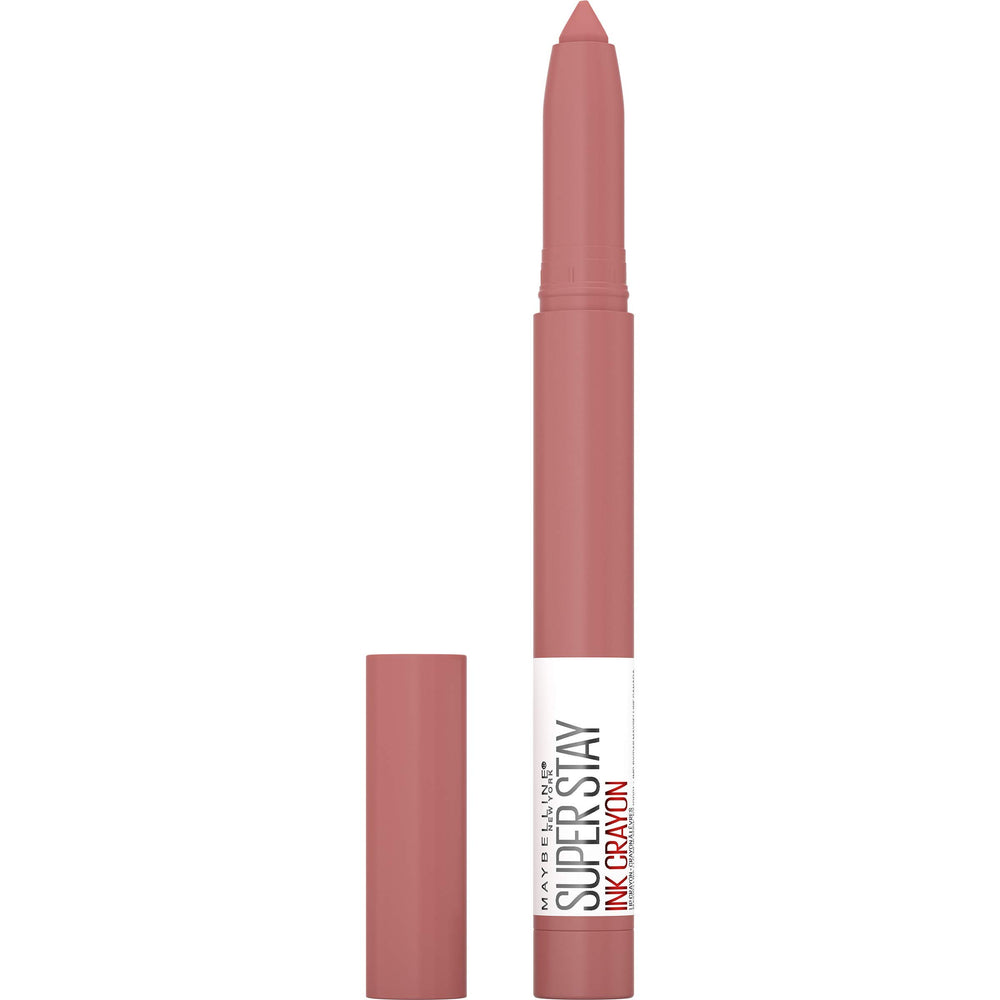 Maybelline Super Stay Ink Crayon ofrece aplicación precisa con sacapuntas integrado para delineado nítido.